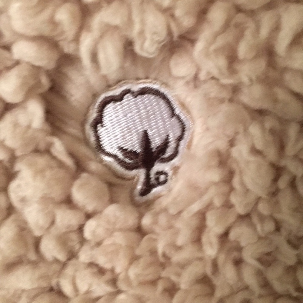 Southern Shirt Fuzzy Pullover. Cream Size Small